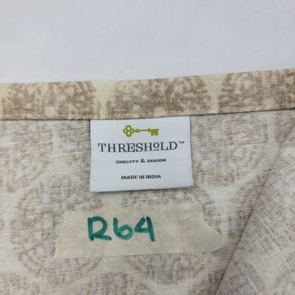 NWOT linen blend Threshold square table throw 50" x 50" - Picture 7 of 7